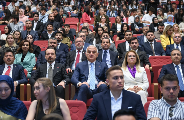 Bakan Ersoy Diline Sahip Çıkan Millet Geleceğine Sahip Çıkar (1)
