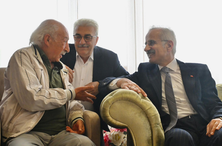 Bakan Uraloğlu Trabzon’da Huzurevi Sakinleriyle Bayramlaştı (1)