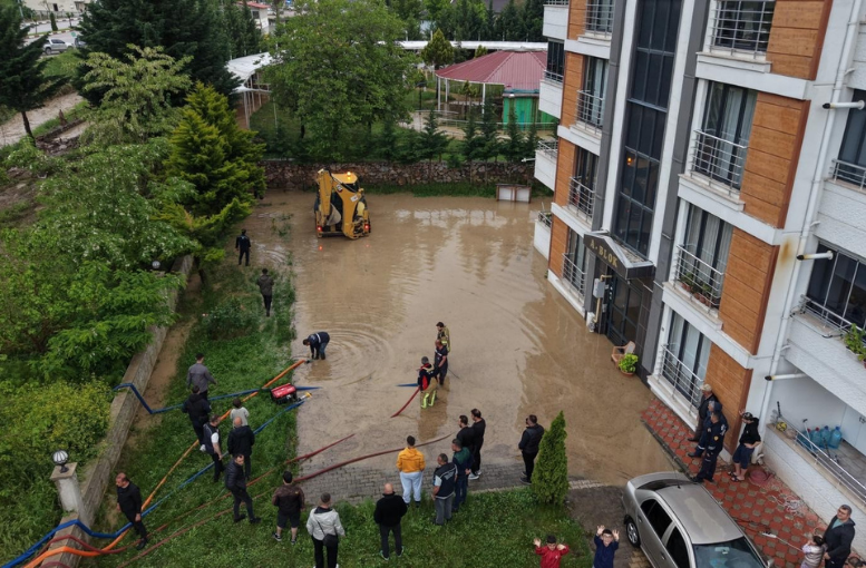 Başkan Yazıcıoğlu Sağanak Sonrası Tokat’ta Sahaya Indi (1)