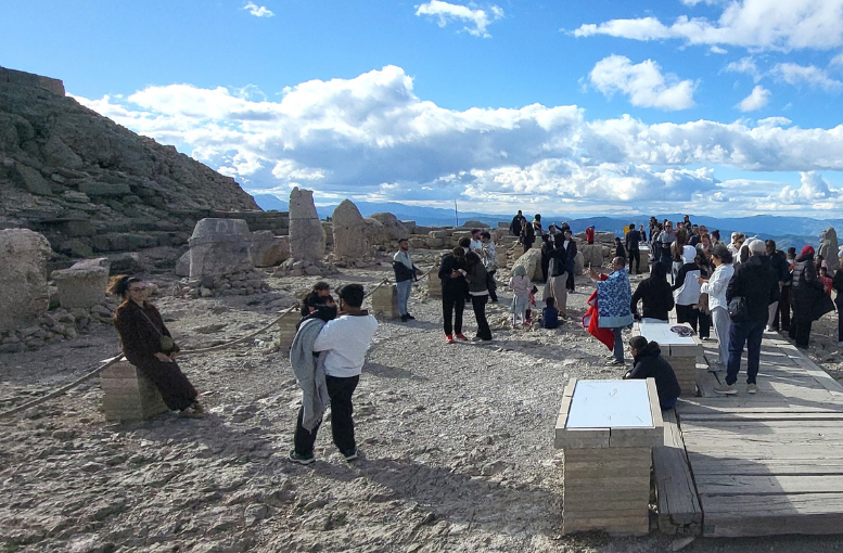 Bayram Tatilinde Nemrut Dağı’na Ziyaretçi Akını (2)