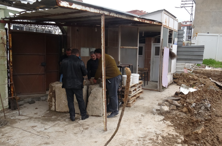 Depremde Yıkılan Caminin Enkazında ‘Altın’ Ihbarı Polisi Harekete Geçirdi