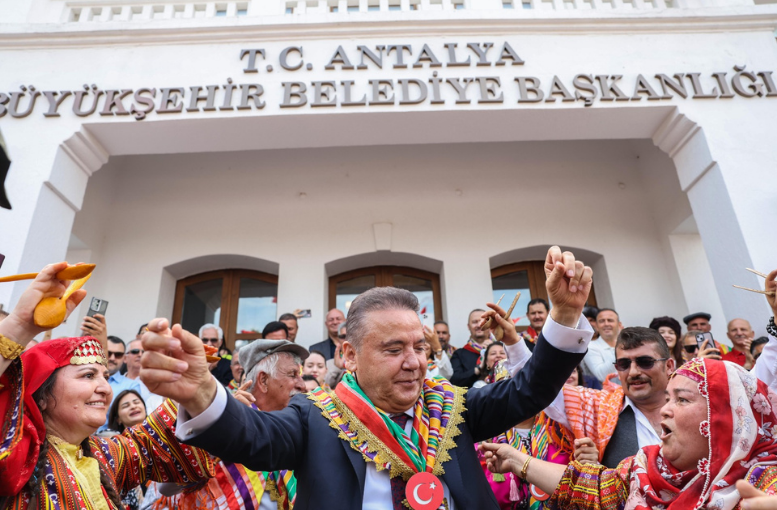 Dün Iftira Demişti, Bugün Itiraf Etti (6)