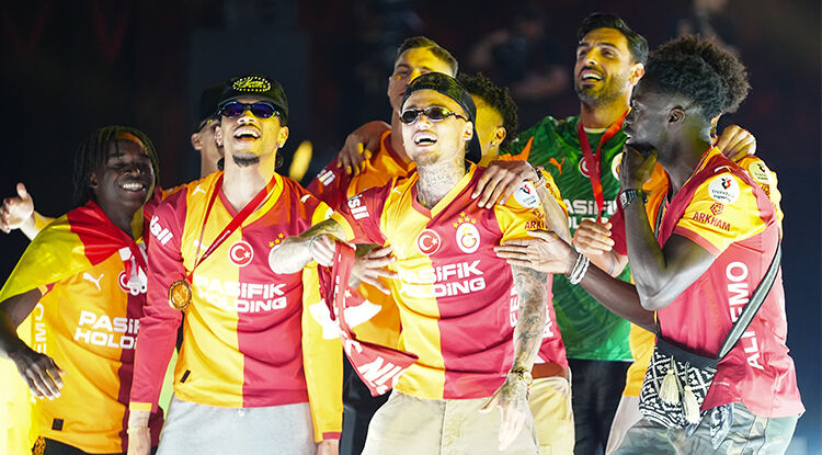 Galatasaray, Şampiyonluk Kupasına Kavuştu 2