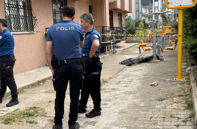 İzmir’de Cam Silme Faciası (1)