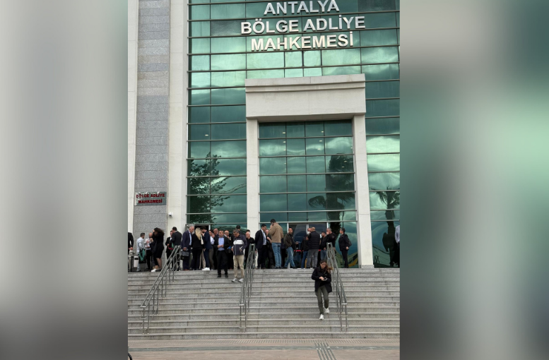 eteklerindeki taşı döktüler