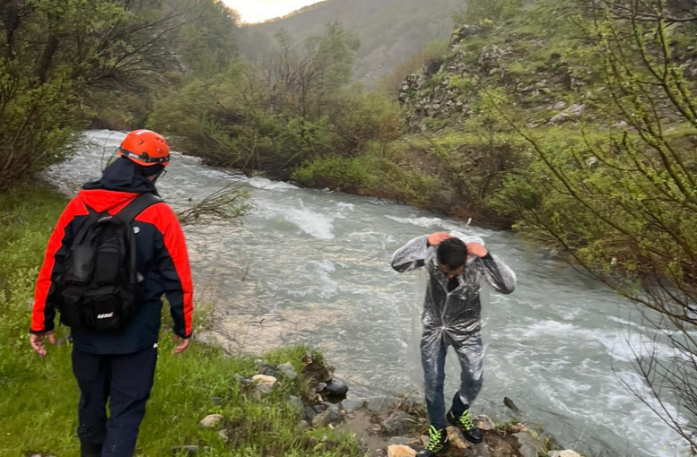 Muş’ta Köprüden Düşen Kadın Akıntıda Kayboldu (1)