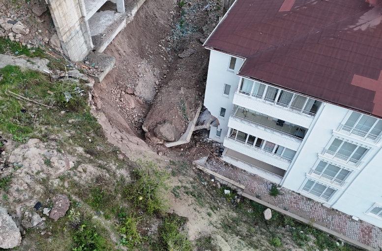 Nevşehir’de Felaketin Eşiğinden Dönüldü 10 Daire Tahliye Edildi (1)