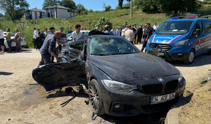 Sakarya’da Iki Araç Çarpıştı 3’Ü Çocuk 7 Kişi Yaralandı