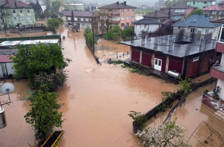 Sakarya’da Kuvvetli Yağış Hayatı Felç Etti Mahalle Sulara Teslim Oldu (1)