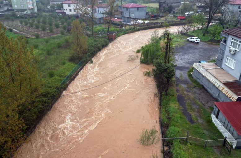 Sakarya’da Kuvvetli Yağış Hayatı Felç Etti Mahalle Sulara Teslim Oldu (2)