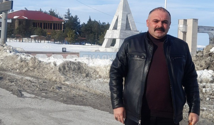 Güpegündüz cinayet! Belediye meydanına kurşun yağdı-1