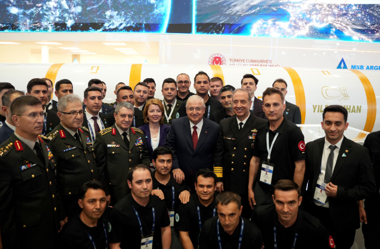 Tel Avi̇v Ti̇tredi̇ Ati̇na Çarpildi! (3)