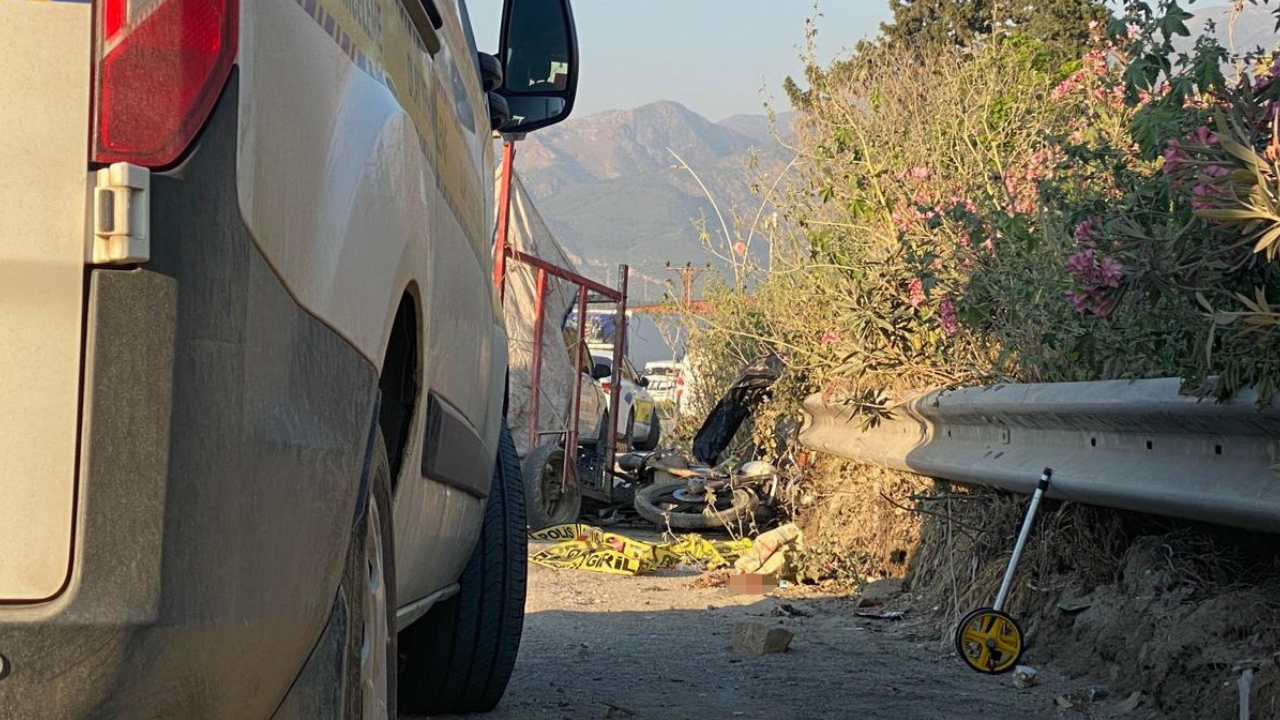 Tırla Çarpışan Motosikletli Hayatını Kaybetti (1)