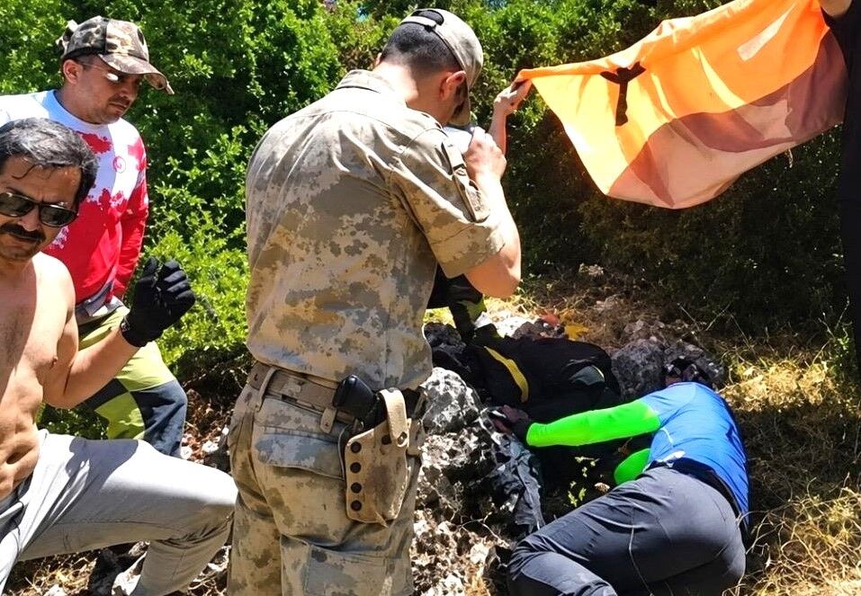 Gaziantep'te yürekleri ağza getiren kaza! Kontrolden çıkan paraşüt böyle düştü