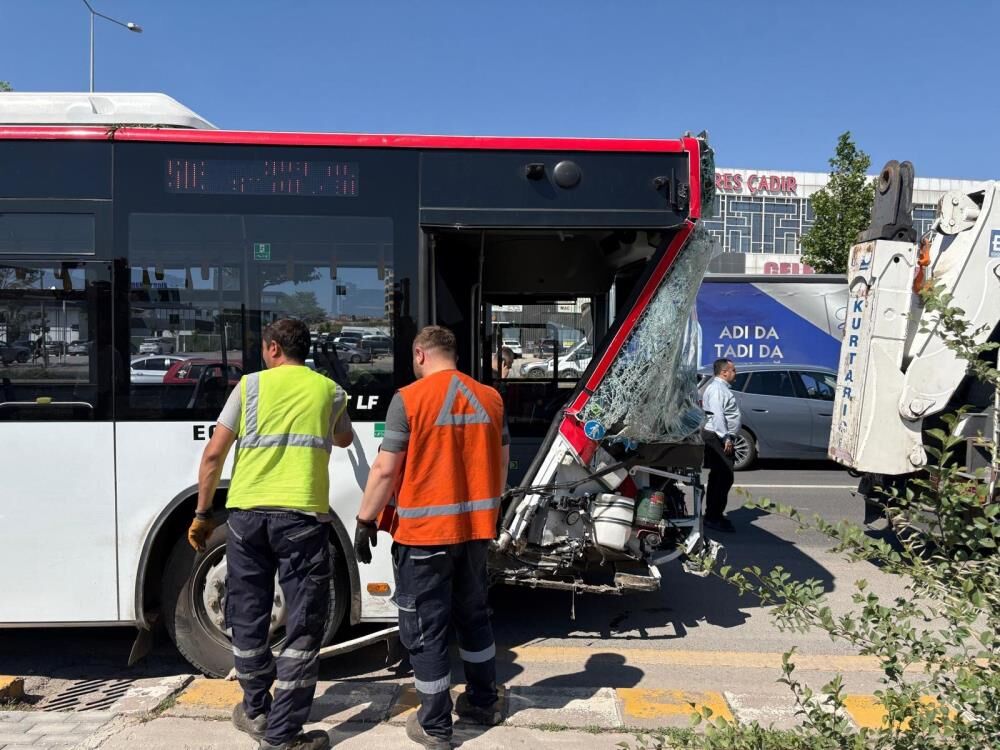 Başkentte EGO otobüsü kazaya yaptı: 1 ölü, 9 yaralı-1