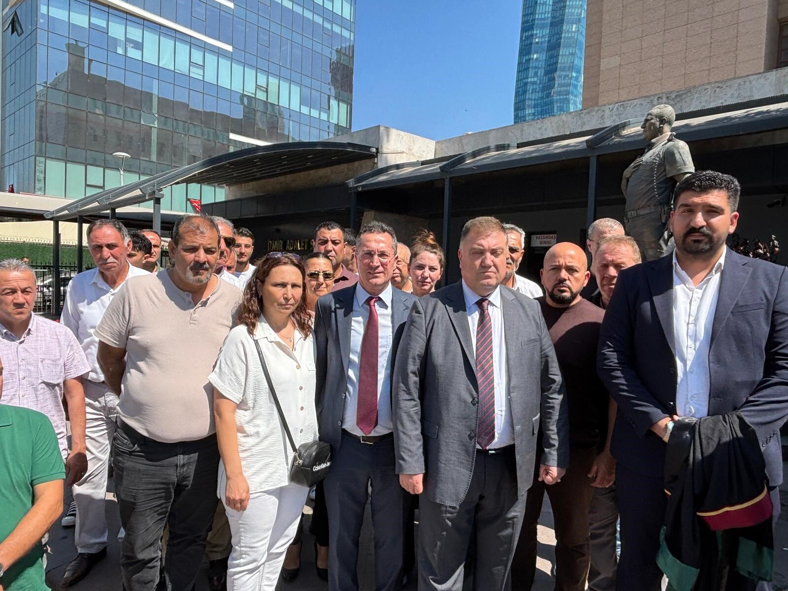 Taksiciyi öldürdü, gasp ettiği araçta uyuşturucu partisi yaptı! İlk kez hakim karşısında