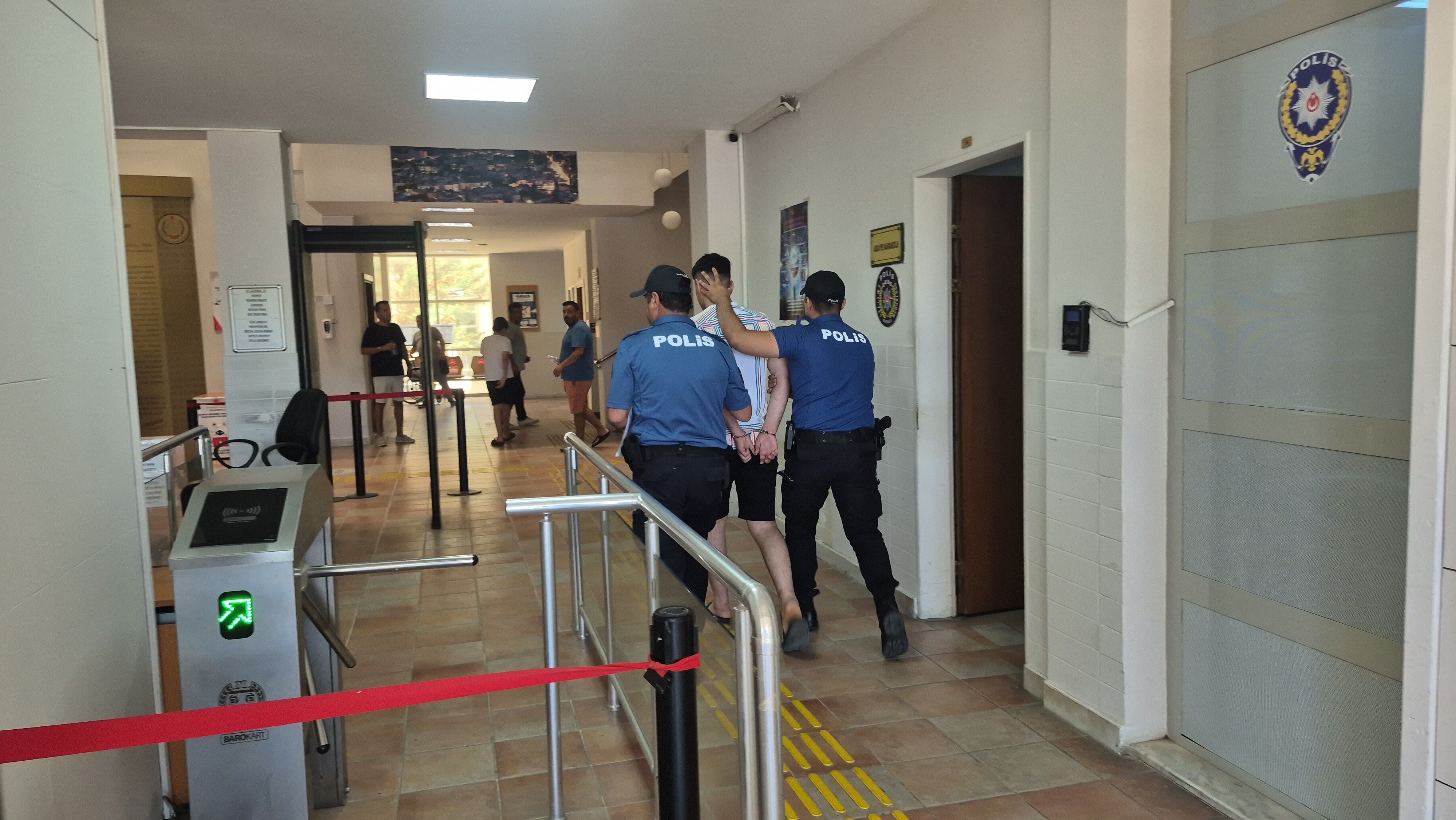 Uygulamadan kaçarken polisi ve motosikletliyi yaraladı