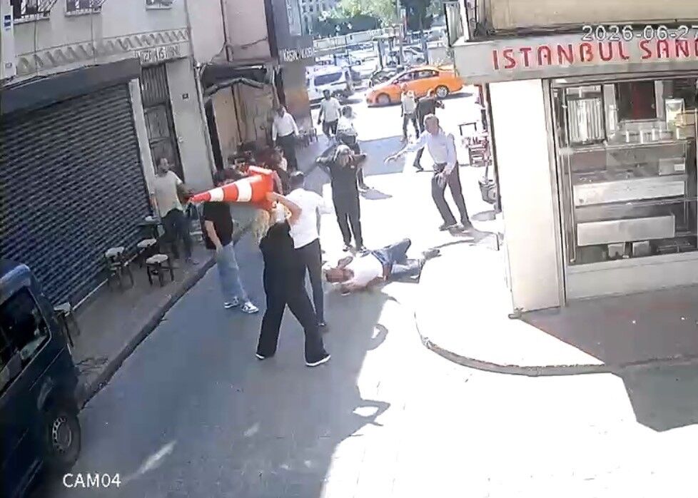 İstanbul'da 15 yaşındaki kıza sarkıntılık iddiası kanlı bitti-1
