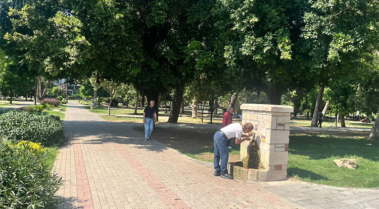 Adana Yaza Hızlı Girdi! Termometreler 33 Dereceyi Gösterdi 1