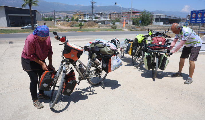 Akdeniz Sahillerini Pedal Çevirerek Gezdiler Isparta'dan 27 Gün Sonra Hatay'a Ulaştılar (1)