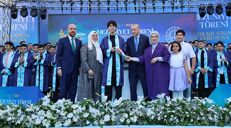 Cumhurbaşkanı Erdoğan, Torunu Ömer Tayyip Erdoğan'a Diplomasını Verdi 1