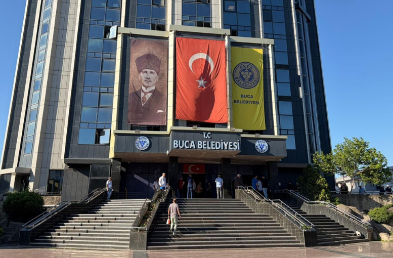 İzmir Buca Belediyesi'ne Operasyon Belediye Başkanı Görkem Duman Gözaltına Alındı (1)