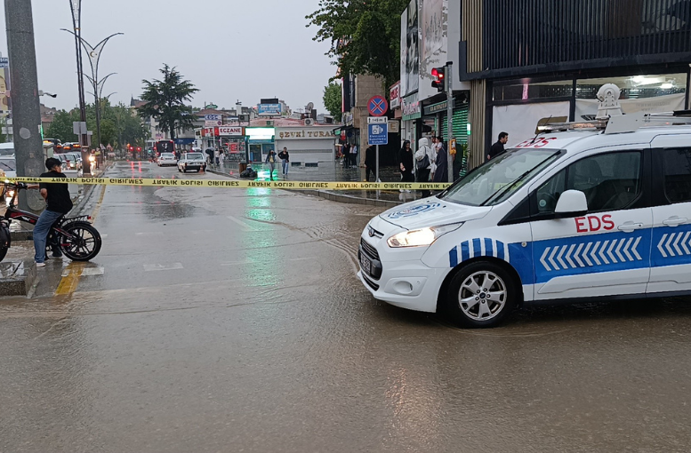 Kırşehir’de Sağanak Sele Dönüştü İş Yerleri Sular Altında Kaldı (3)