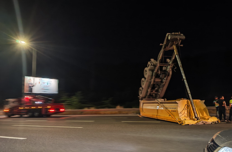Kuzey Marmara Otoyolu'nda Kaza Trafik Yoğunluğu Oluştu (1)