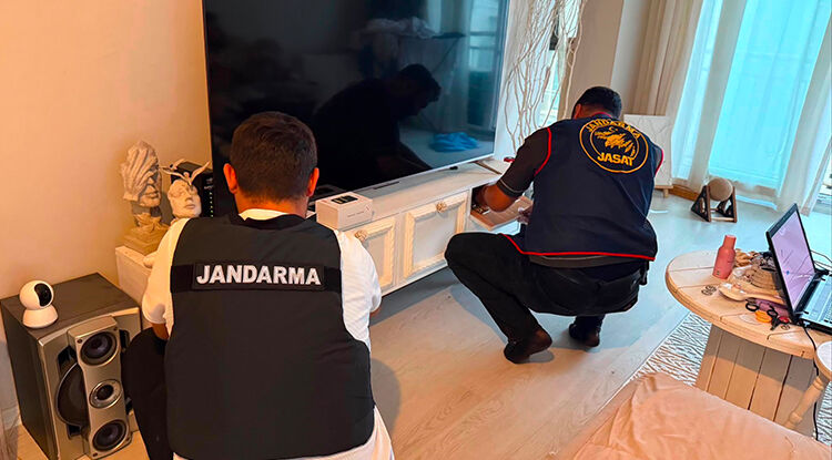 M İ T’ten Kredi Kartı Şebekesine Operasyon! 3 Şüpheli Gözaltına Alındı 1