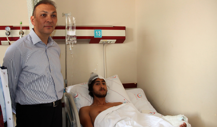 Otostopla Bindiği Araçta Dehşeti Yaşadı Bileği Koptu, Doktoru Sayesinde Hayattan Kopmadı (1)