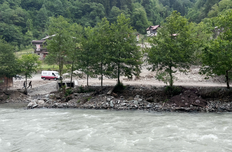 Rize’de Kayıp Genci Arayan Afad Ekibini Taşıyan Bot Devrildi 1 Ölü, 4 Yaralı (2)
