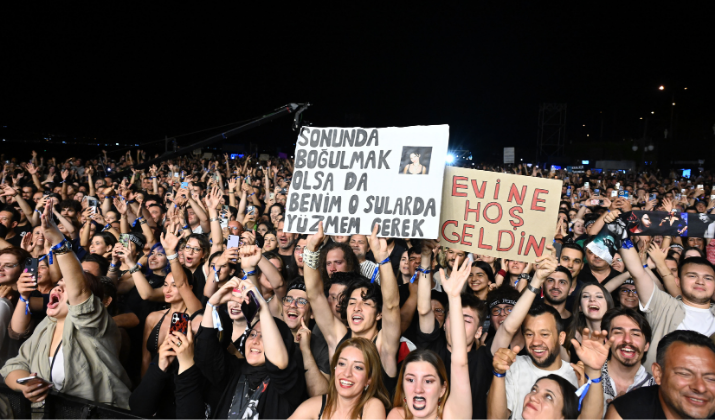 Şebnem Ferah 6 Yıl Aradan Sonra İzmir'de Sahne Aldı (1)