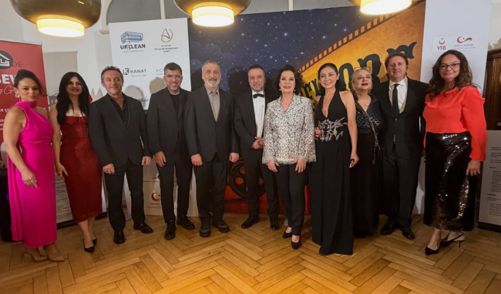 Türk Sinemasının Usta Ismi Hülya Koçyiğit Düsseldorf’ta Onurlandırıldı Yaşasın Sinema! (2)