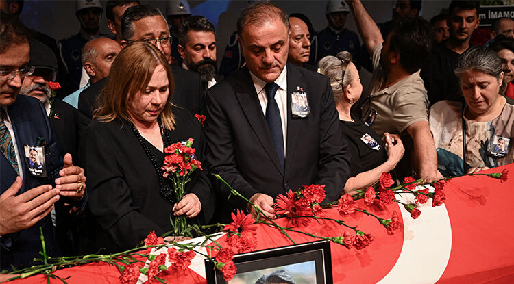Yeşilçam Efsanesi Kadir İnanır Son Yolculuğuna Uğurlandı 1