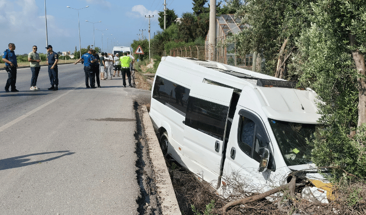 Yolcu Gibi Bindi, Minibüsü Kaçırdı, Kaza Yapıp Öldü! Dehşet Anları Kamerada...