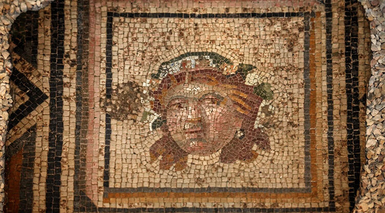 A B D'den Iade Edilen Zeugma Mozaik Paneli Evine Kavuştu