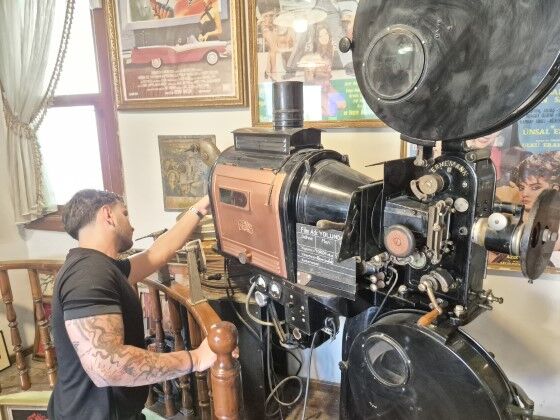 Neredeyse 100 yaşında! 1928 model sinema makinesi hala ilk günkü gibi çalışıyor-2