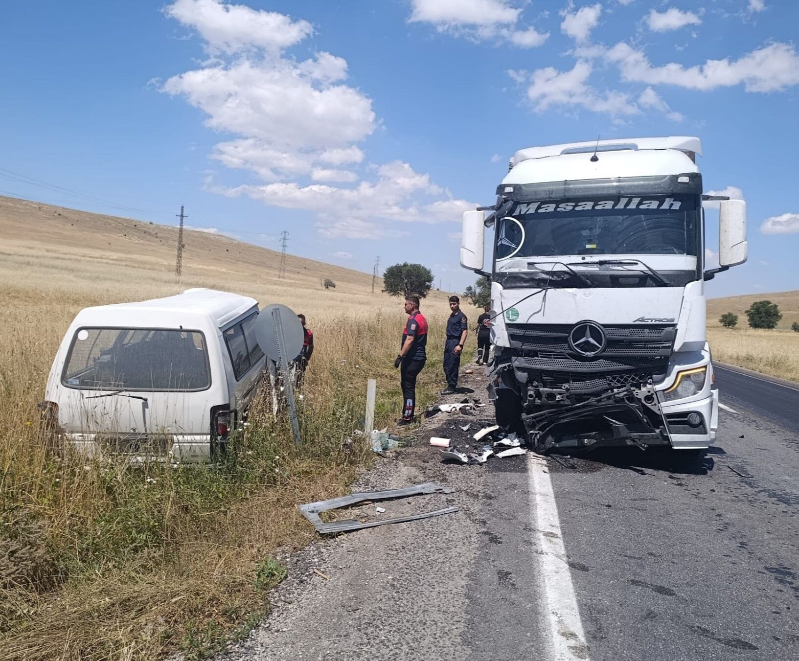 Tırla çarpışan minibüsün şoförü hayatını kaybetti-1