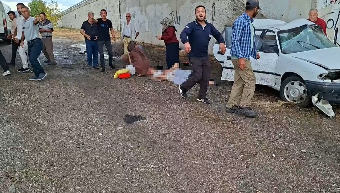 Bursa'da kavşakta feci kaza! 3 ölü, 2 ağır yaralı