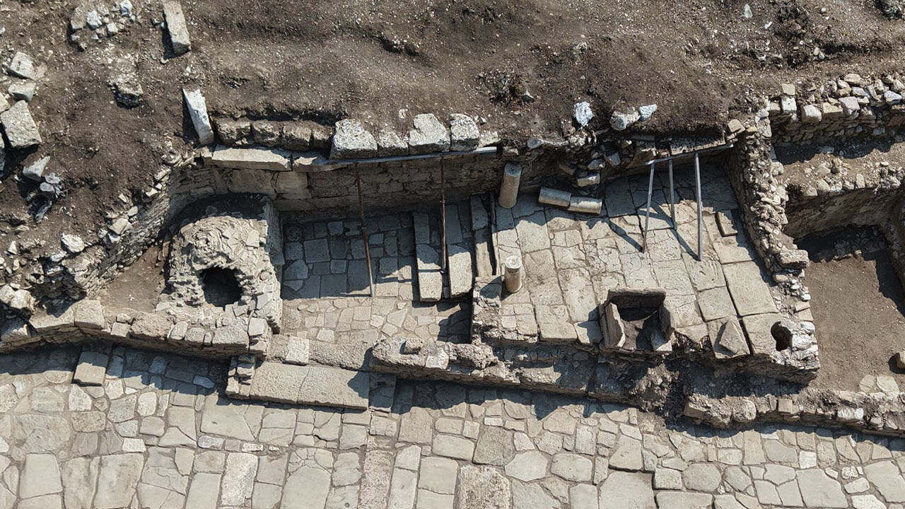Aspendos Ta 2 Bin Yıllık Tiyatro Caddesi Gün Yüzüne Çıktı
