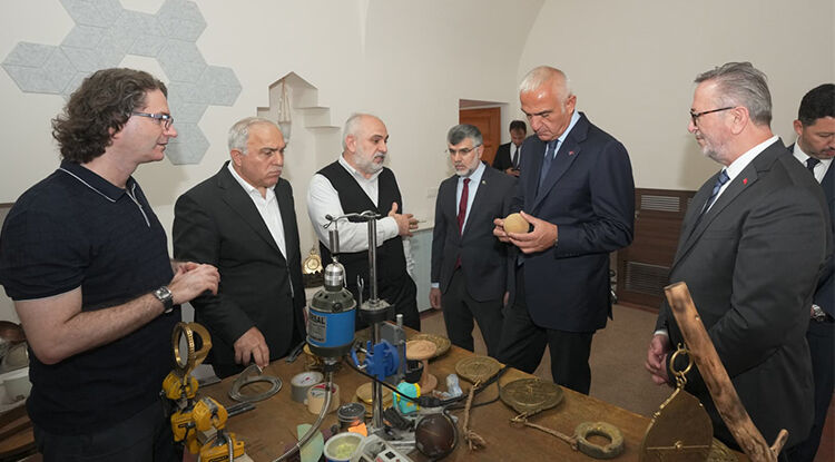 Bakan Ersoy'dan Prof. Dr. İhsan Fazlıoğlu'na Ziyaret 3