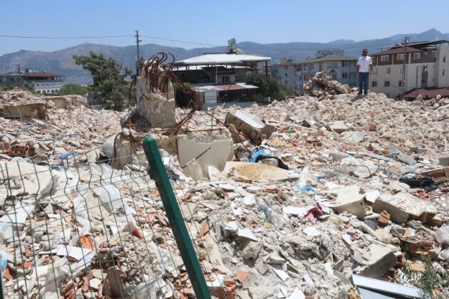 Defne'de Moloz Tepkisi! Mahalle Sakinlerinden Belediyeye Çağrı (2)