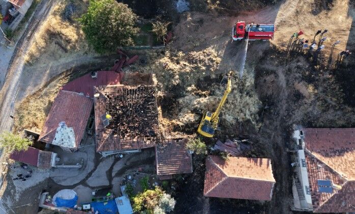 Evleri Yanan Kadın Gözyaşı Döken Eşini Teselli Etti Ağlama, Canımıza Bir Şey Olmadı (3)