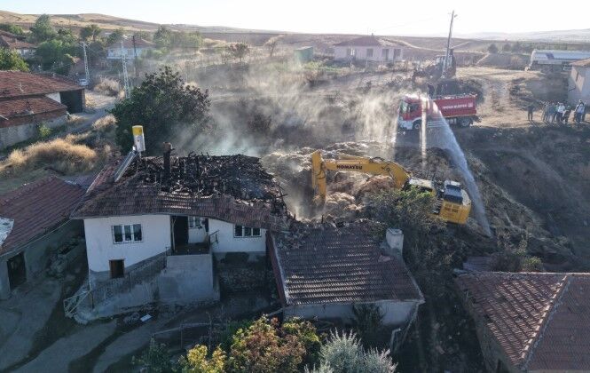 Evleri Yanan Kadın Gözyaşı Döken Eşini Teselli Etti Ağlama, Canımıza Bir Şey Olmadı (4)
