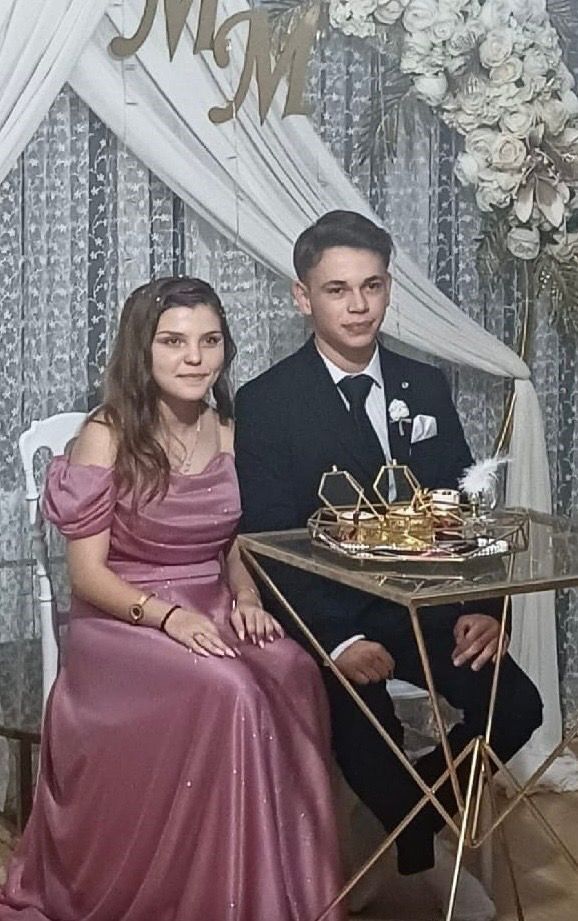 Nişanlı Çift
