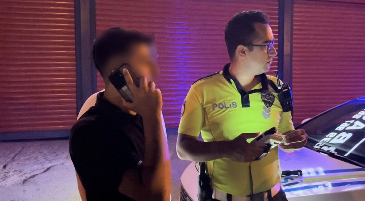 Polisin gözü önünde müşterinin otomobiliyle trafiği tehlikeye attı-1