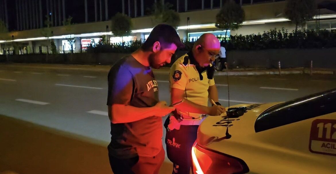 Takla atan otomobilden burnu bile kanamadan çıktı: