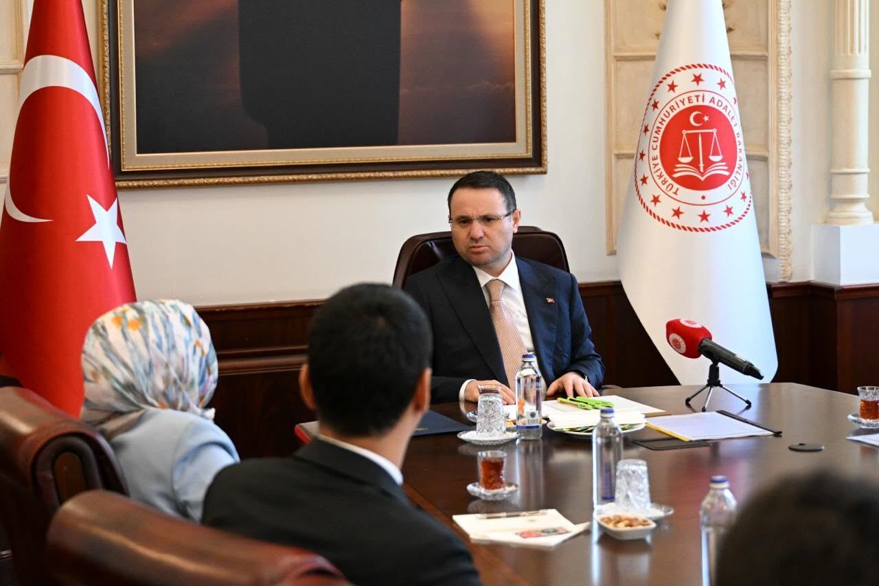 Bakan Gürlek, Muhsin Yazıcıoğlu’nun ailesiyle görüştü-1