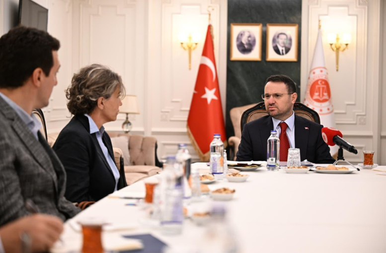 Adalet Bakanı Gürlek, Behçet Oktay'ın Ailesiyle Görüştü (1)