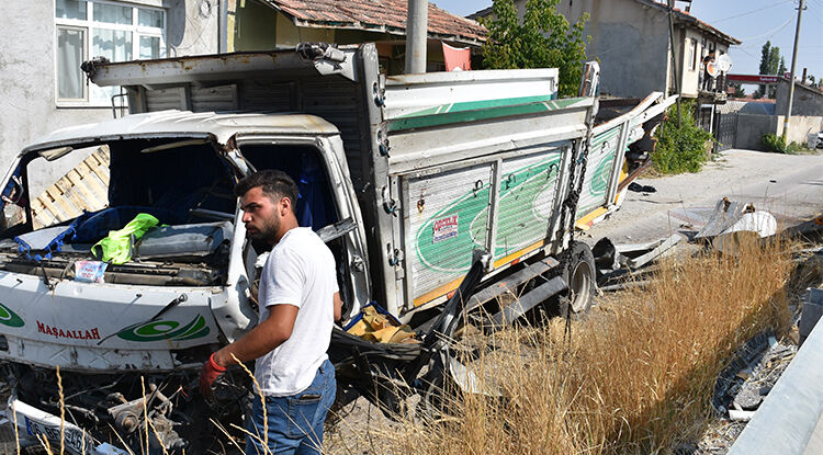 Afyonkarahisar'da Feci Kaza! 1 Kişi Hayatını Kaybetti 1